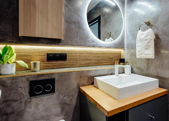 Diana - Free Parking *